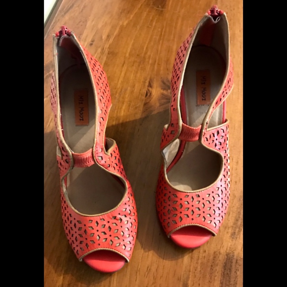 Miz Mooz coral color wedges